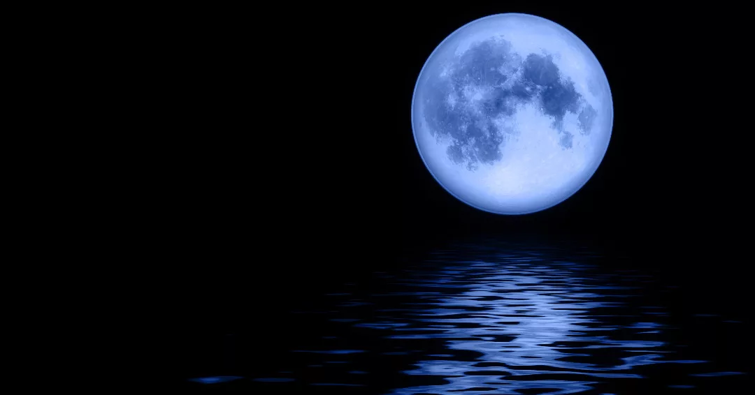 Full moon reflect on water